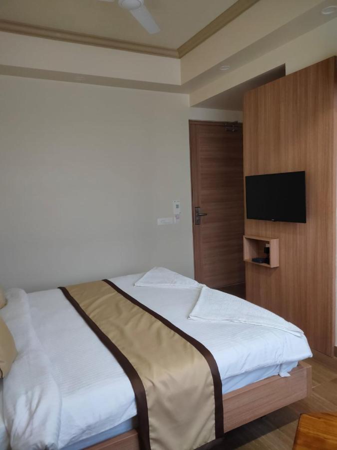 Hotel The Golf 1 Lucknow Exterior photo
